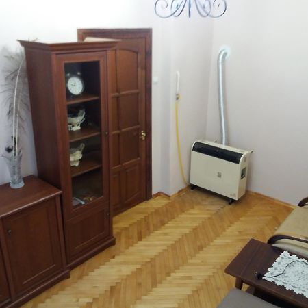 Pylnykarska 6 Apartman Lviv Kültér fotó