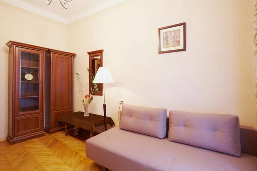 Pylnykarska 6 Apartman Lviv Kültér fotó