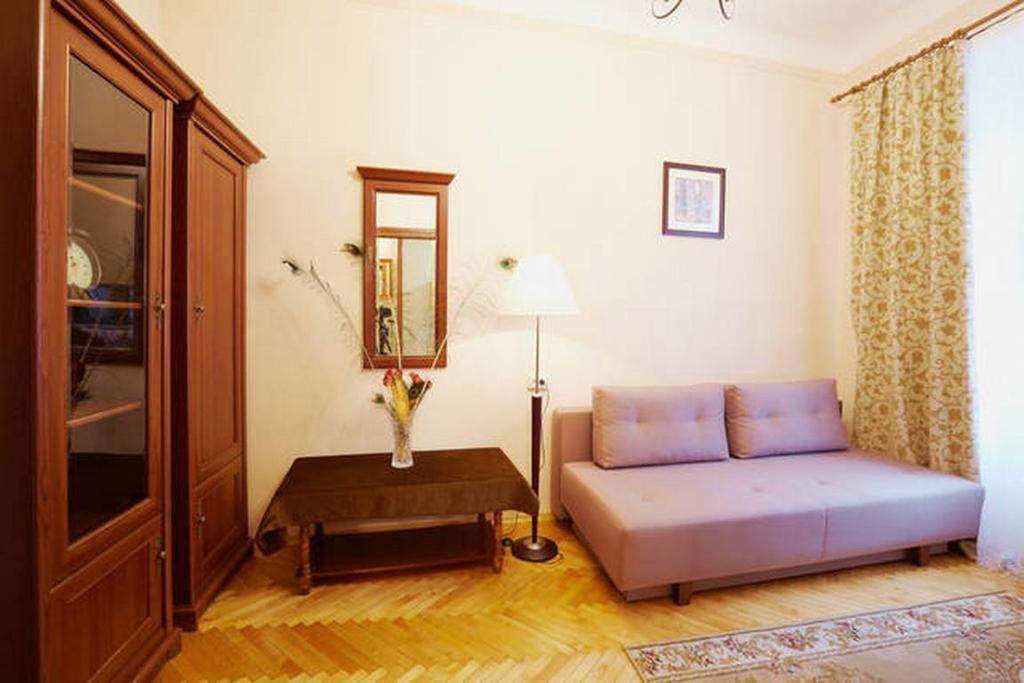 Pylnykarska 6 Apartman Lviv Kültér fotó